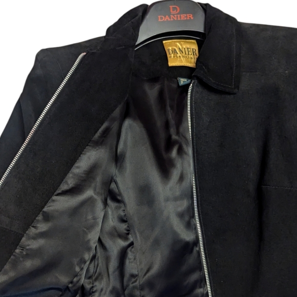 Vintage Danier Leather Jacket – Sophisticated & Timeless - Picture 5 of 5